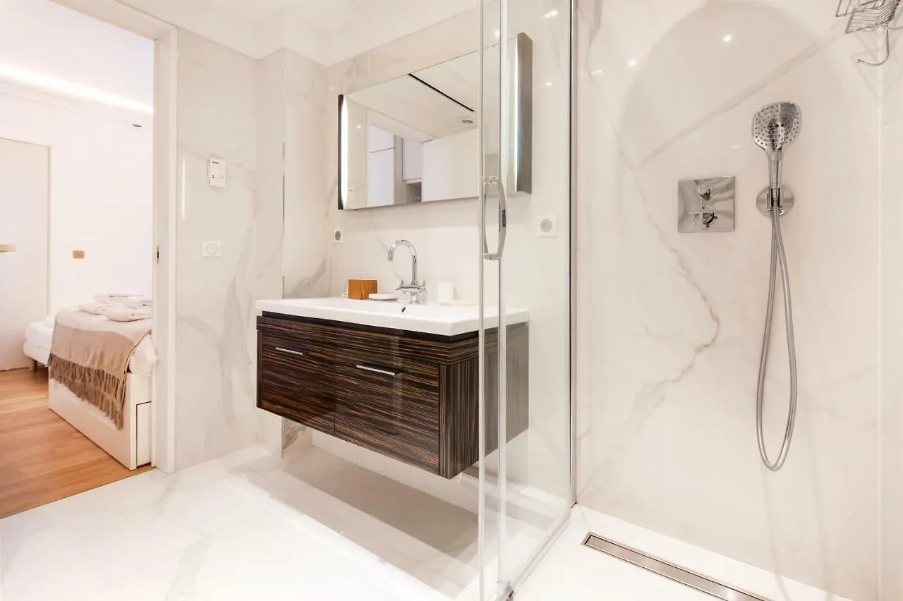 아파트 Luxury Montaigne