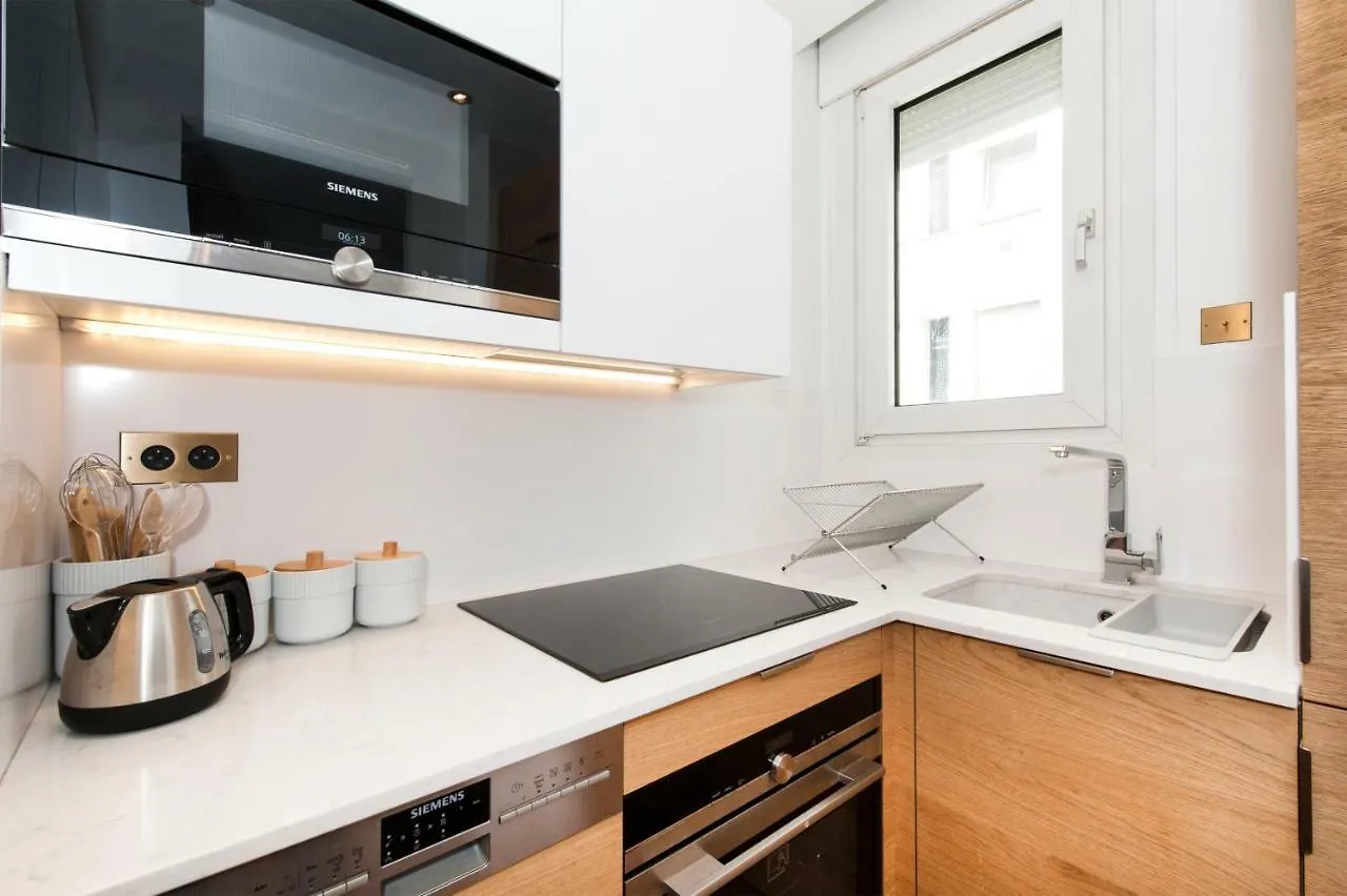 Apartment Luxury Montaigne Paris